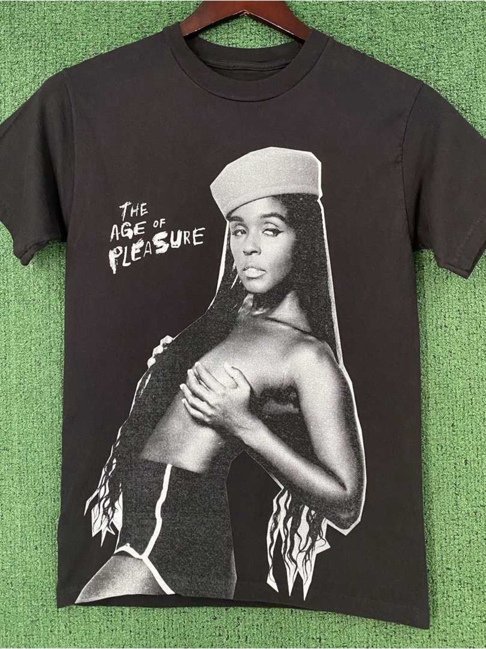 JANELLE MONAE The Age of Pleasure Tour T-SHIRT Men's, size Large, RARE